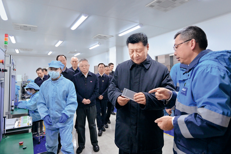2024年3月18日至21日，中共中央总书记、国家主席、中央军委主席习近平在湖南考察。这是18日下午，习近平在中德合资企业巴斯夫杉杉电池材料有限公司考察。 新华社记者 谢环驰/摄